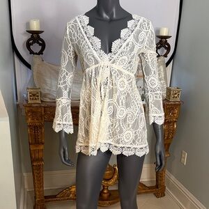 Elegant Lace Women’s Sleepwear in Cream